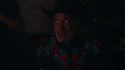 Lady, gentlemen,
it's time for us to suit up. Come on. - Back on the Strip