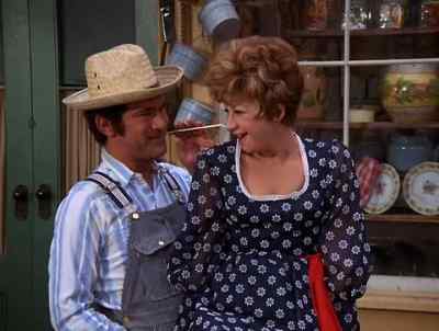 Lamar, whisper
something in my ear - Love, American Style
