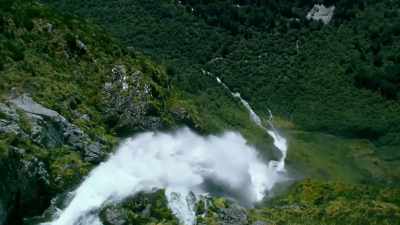 Landscapes forged
by titanic forces... - Modern Dinosaurs