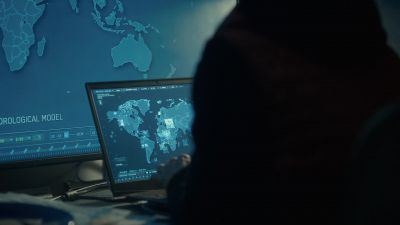 [laptop beeping] - Snowpiercer