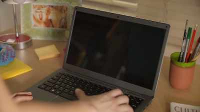 (laptop buzzes) - Find Me in Paris