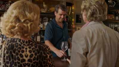 Large Sauv Blanc and a small dry
sherry, please. - The Madame Blanc Mysteries