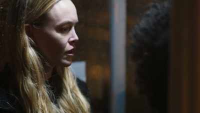 [Lark's mom]
Lark, I'’m confused. - The Falling World