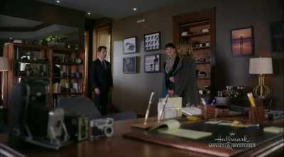 LARRY TOOK UP
PHOTOGRAPHY - Garage Sale Mysteries: Picture a Murder
