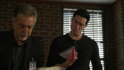 "LARRY, YOU'RE NOT
ALONE. RAY." - Criminal Minds