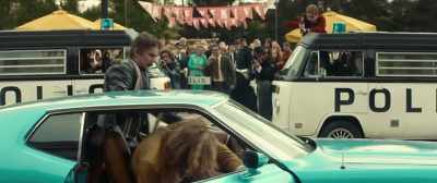 LARS: Get in the
middle, get in, get in - Stockholm