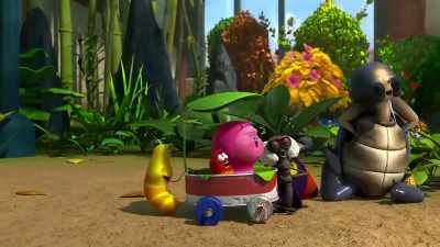 ♪ Larva larva la la la la-larva ♪ - Larva Family