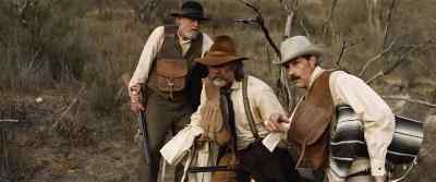 Las huellas al oeste te
llevan ahí. Es su error. - Bone Tomahawk