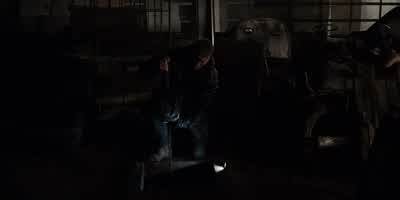 - -Lass das fallen! - Dark