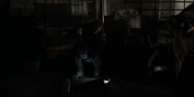 - -Lass das fallen! - Dark