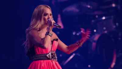 Last chance. - Carrie Underwood: Reflection