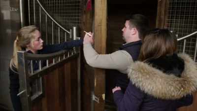 'Last year,
vets advised him to put Rora down, - Britain's Tiger Kings - On the Trail with Ross Kemp
