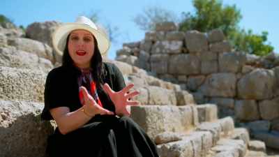 Later, Minos' wife, Pasiphae, - Raiders of the Lost Past with Janina Ramirez