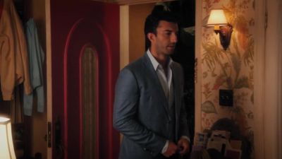 LATIN LOVER NARRATOR:
And, friends, - Jane the Virgin