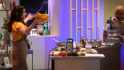 Latkes are cooking. (singing gibberish) - Secret Chef