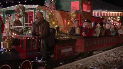 (laughing)
(all cheering) - Toying with the Holidays