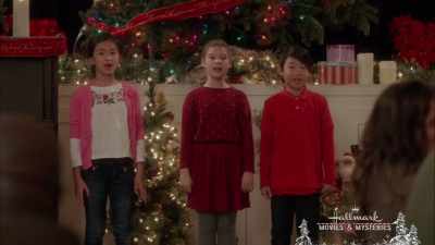 ♪ ...laughing all the way ♪ - A Joyous Christmas
