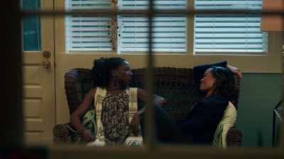 - ( laughing )
- ( clicks tongue ) - Queen Sugar