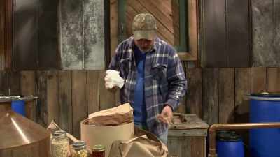 -[laughing]
-man. Digger's buddy
ain't my friend. - Moonshiners: Master Distiller