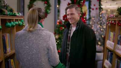 (laughing) - Meet Me Under the Mistletoe