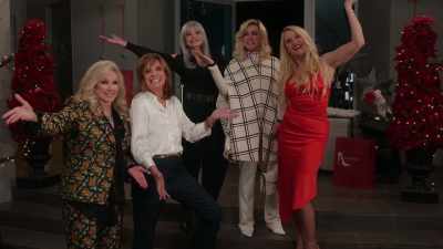[laughing] - Ladies of the '80s: A Divas Christmas