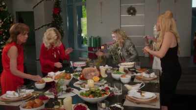 [laughing] - Ladies of the '80s: A Divas Christmas