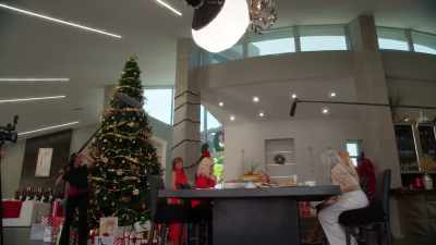 [laughing] - Ladies of the '80s: A Divas Christmas