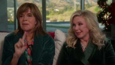 [laughing] - Ladies of the '80s: A Divas Christmas
