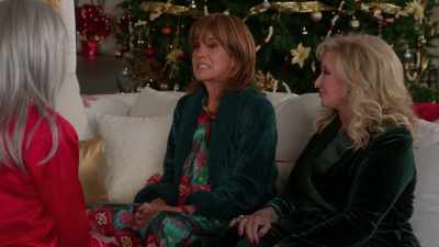 [laughing] - Ladies of the '80s: A Divas Christmas