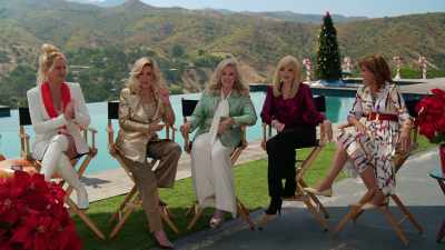 [laughing] - Ladies of the '80s: A Divas Christmas