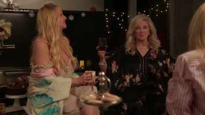 [laughing] - Ladies of the '80s: A Divas Christmas