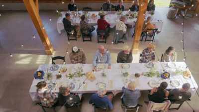 (laughing) - Restaurants at the End of the World
