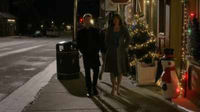 (laughing) - The Enchanted Christmas Cake