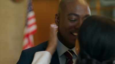 [laughing] - The Groomsmen: First Look