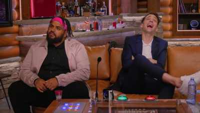 [laughing] - LOL: Last One Laughing Canada
