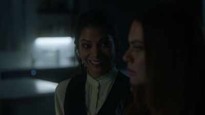 [laughs]
A... An assassin? - True Lies