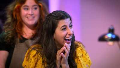 -(laughs)
-ALEXA: Anthony steps up! - Secret Chef