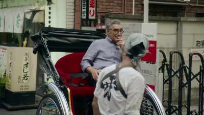 - [laughs] Arigatou.
- No, this is, like, - The Reluctant Traveler with Eugene Levy
