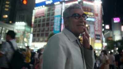 [laughs] Do you see anybody
bumping into anybody? No. - The Reluctant Traveler with Eugene Levy