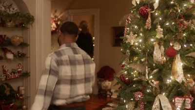 -[laughs]
-[grunts] - Christmas in Louisiana