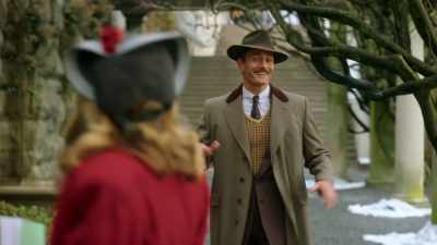 [laughs] I just want
to introduce myself. - A Biltmore Christmas