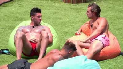‐(LAUGHS)
‐I like Liana. - Love Island
