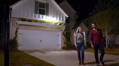 (laughs)
I mean, look at 'em, - The Neighbors Are Watching