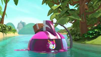 [laughs] Look at the
cool fish I found! - Top Wing