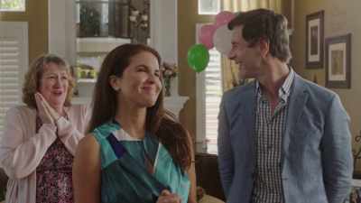 - [laughs]
Oh, my goodness. - Picture Perfect Lies