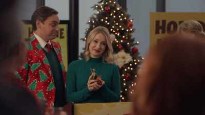 (laughs) - Holiday Hotline