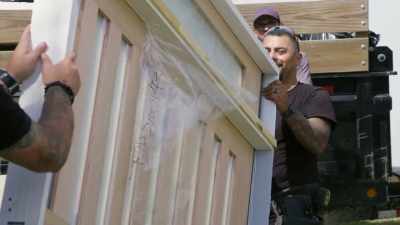 [laughs] - Renovation Impossible