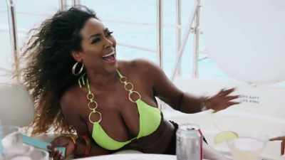 [laughs] - The Real Housewives Ultimate Girls Trip