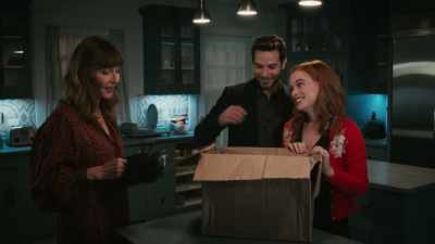 [LAUGHS] - Zoey's Extraordinary Christmas