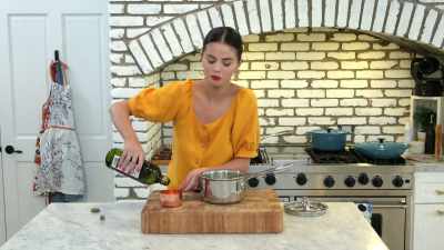 - [laughs] - Selena + Chef